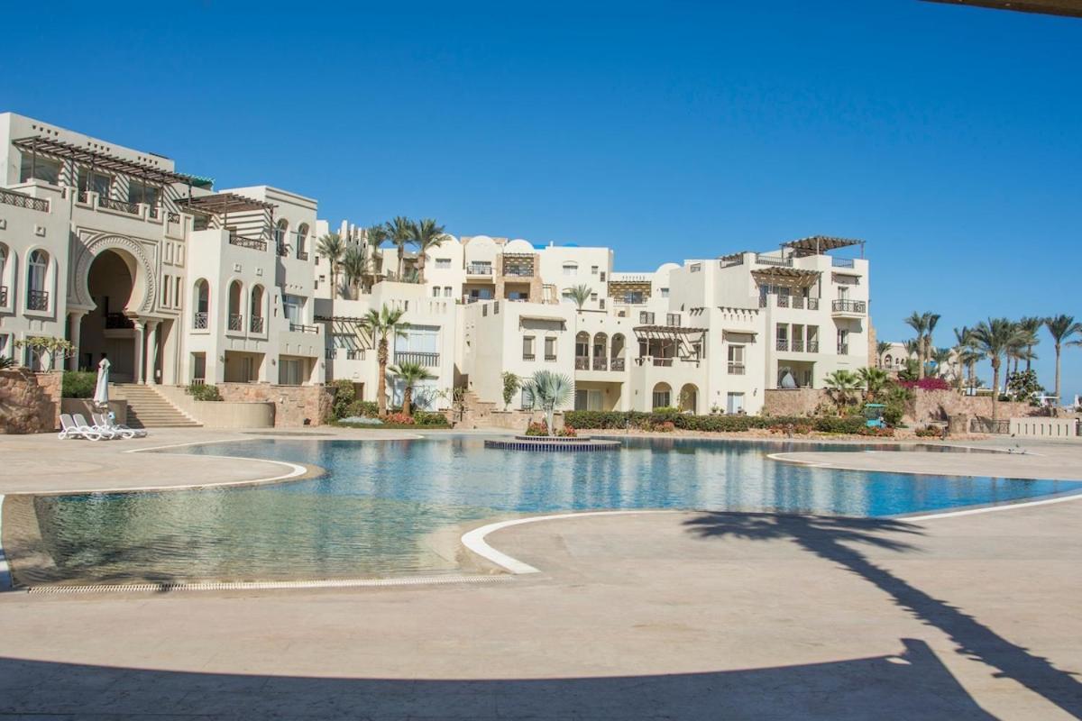 Outstanding One Bedroom Azzurra Apartment *