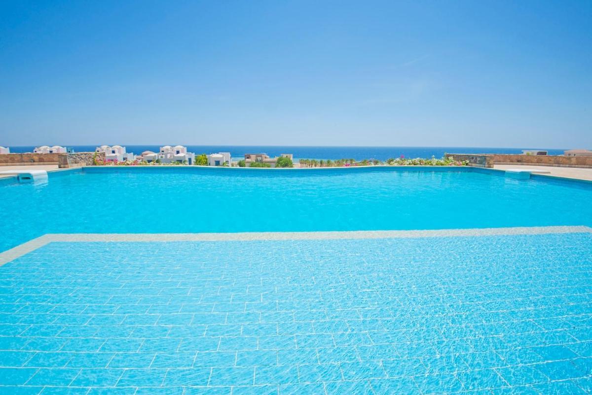 Outstanding One Bedroom Azzurra